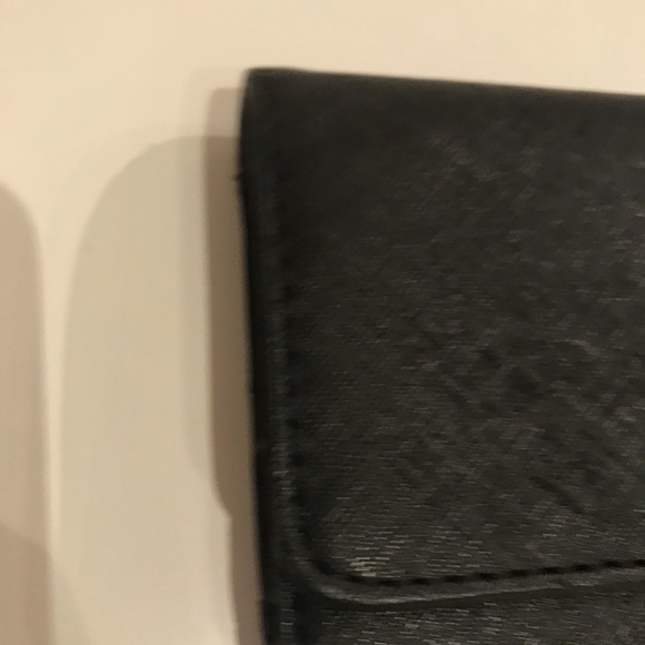 Guess wallet​​​​​​​ - Picture 2 of 4